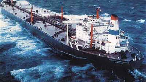 الجيش الأمريكي يتهم "أنصار الله" باستهداف ناقلتي نفط في البحر الأحمر