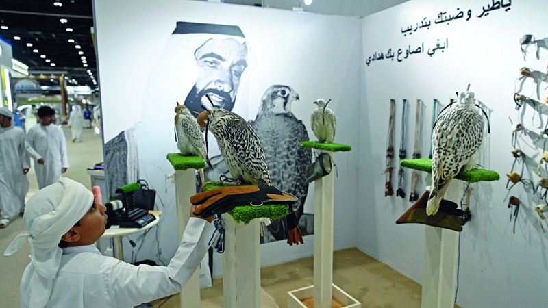 الامارات | «الصقار» تضيء  على «زايد والقنص والشعر»
