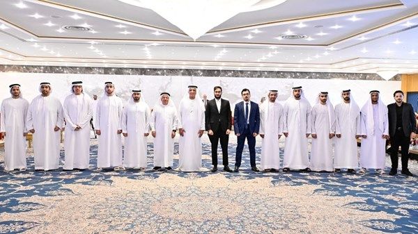حاكم رأس الخيمة يستقبل طلبة وخريجي مكتب المنح الدراسية بمؤسسة سعود بن صقر لبحوث السياسة العامة