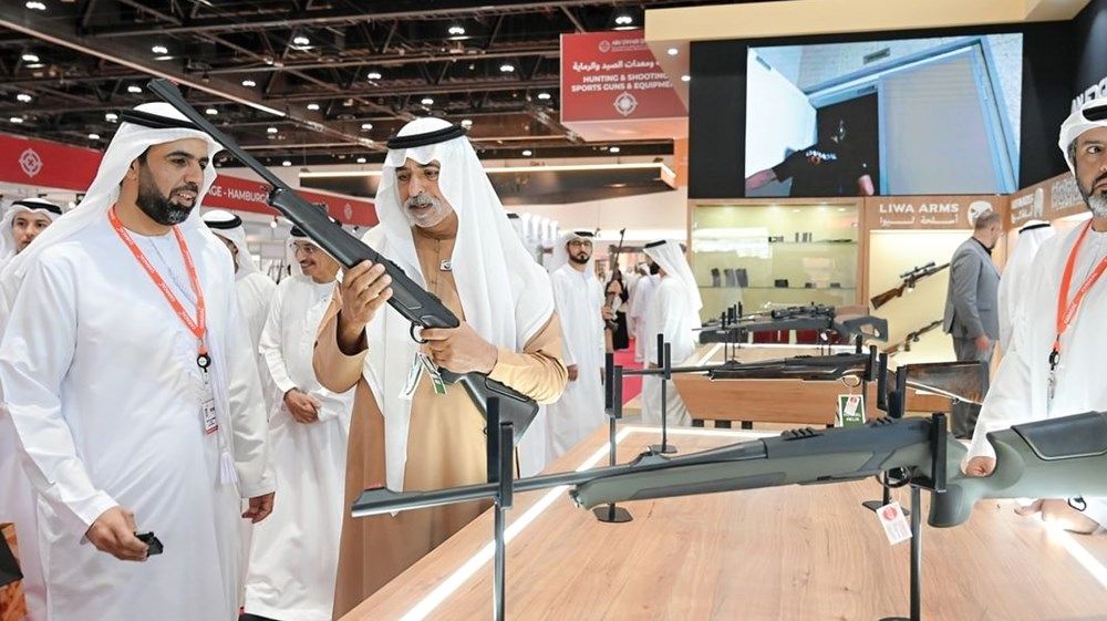 نهيان بن مبارك يزور معرض أبوظبي الدولي للصيد والفروسية بدورته الـ21