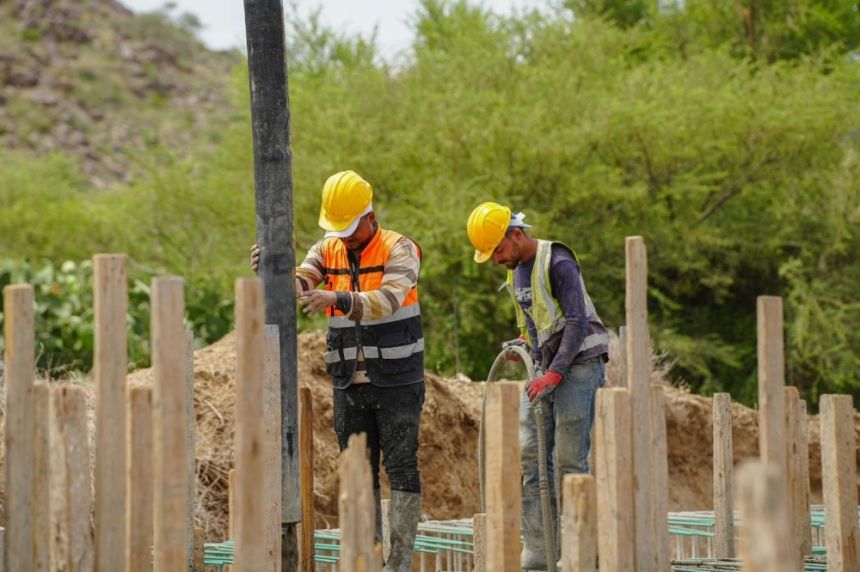 خطوات متسارعة لرفع كفاءة شبكة تصريف مياه الأمطار والسيول بالطائف