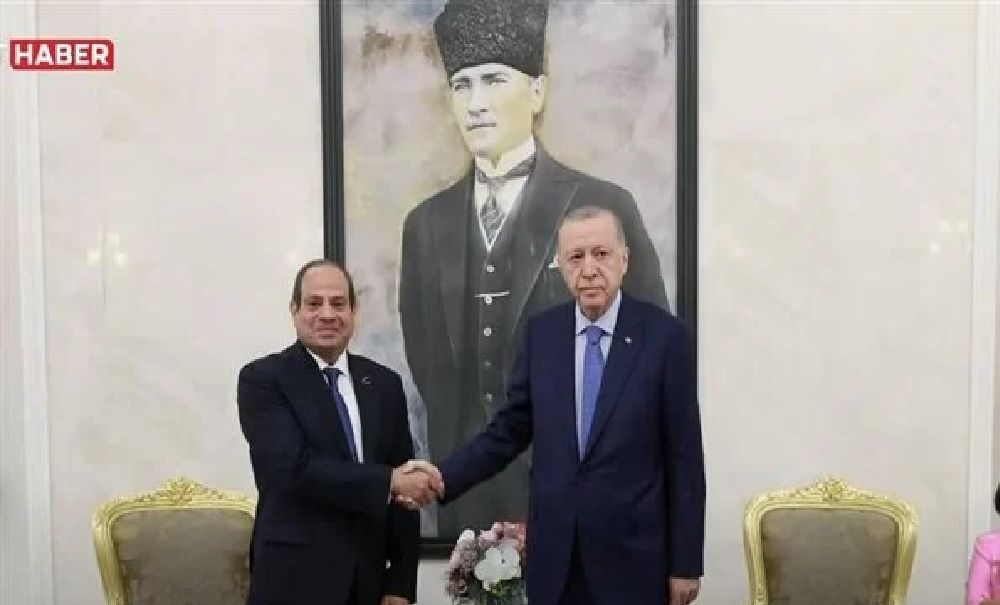 الرئيس السيسي يصل تركيا وأردوغان على رأس مستقبليه