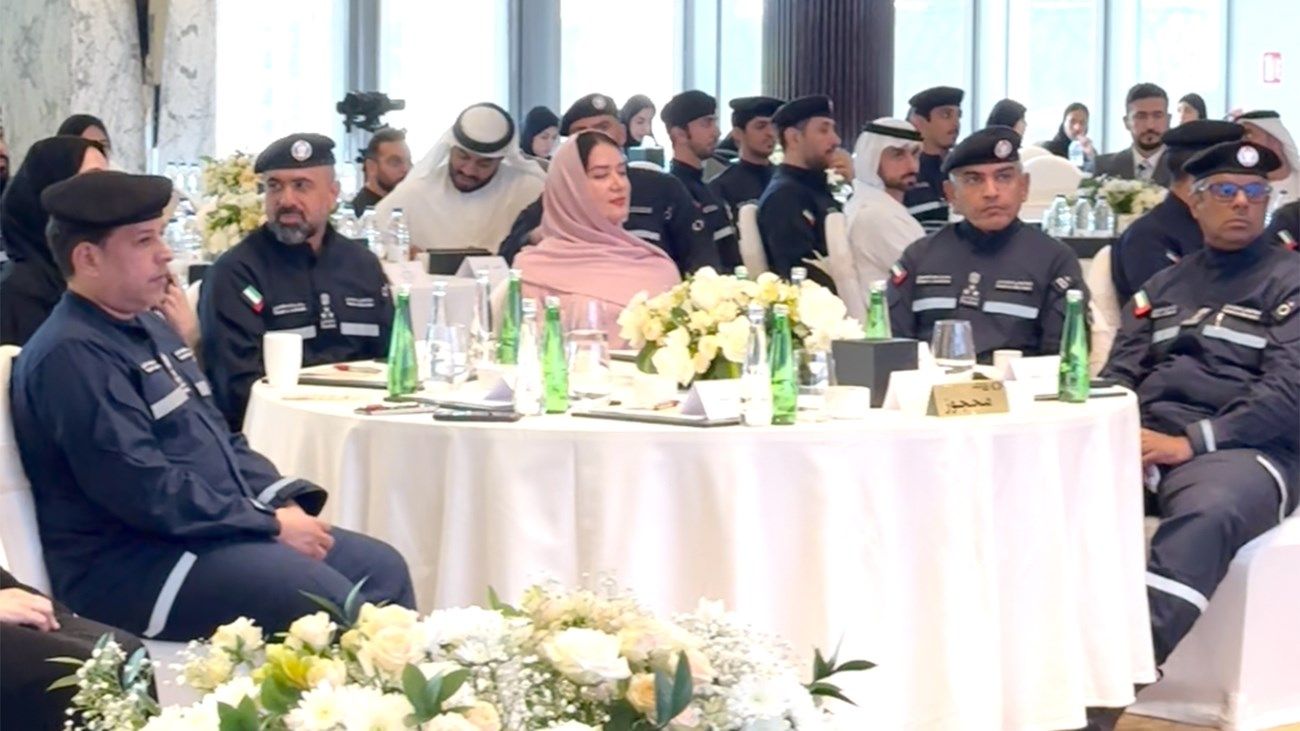 «أبوظبي للدفاع المدني» تحتفي بالمرأة الإماراتية