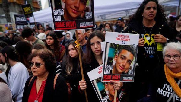 عائلات الأسرى لـ نتنياهو: توقف عن خلق وهم الدعم لاستعادة الرهائن