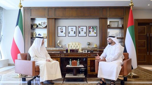 سيف بن زايد يلتقي النائب الأول لرئيس مجلس الوزراء ووزير الدفاع ووزير الداخلية الكويتي