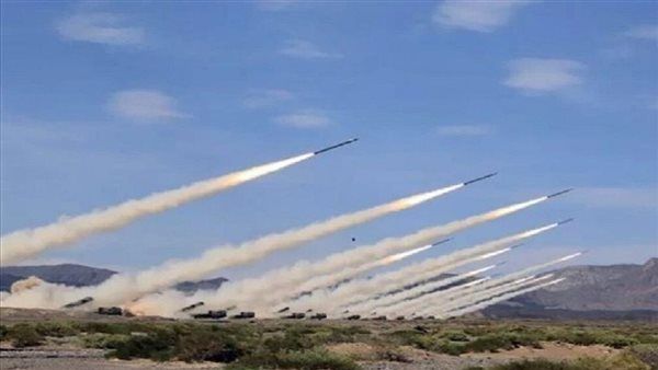 رشقة صاروخية تطلق صفارت الإنذار في علوميم بغلاف غزة