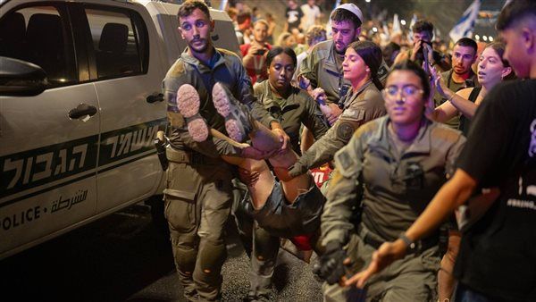 الشرطة الإسرائيلية تعتقل متظاهرين اقتحموا مدرسة مستوطنة كفار مناحيم