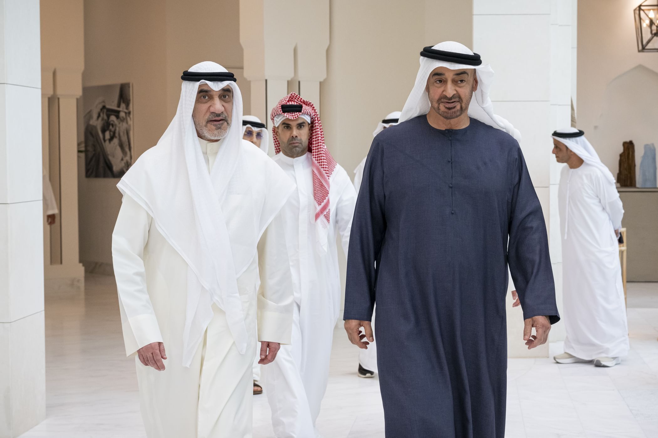 الخليج اليوم .. رئيس الدولة يستقبل النائب الأول لرئيس مجلس الوزراء وزير الدفاع والداخلية الكويتي