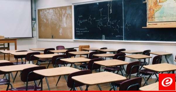 طلاب المنطقة الحدودية بين التعلم عن بعد أو في مدارس مناطق النزوح