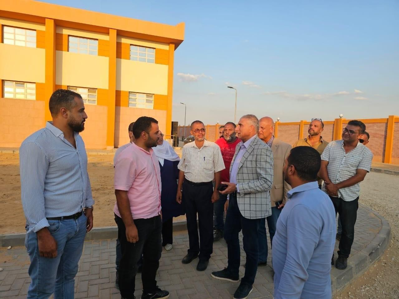 نائب رئيس هيئة المجتمعات العمرانية يتفقد مشروعات الإسكان بمدن غرب القاهرة