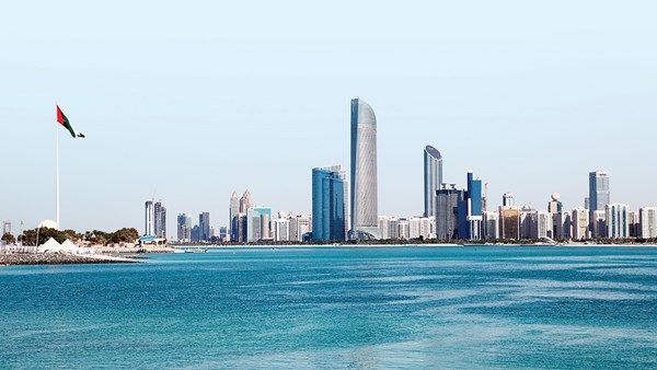 طقس صحو وغائم جزئياً نهارا ورطب ليلا