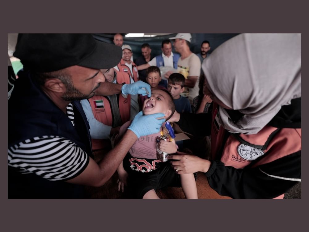الخليج اليوم .. الدعم الإماراتي يسرّع تلقيح أكثر من 187 ألف طفل في غزة