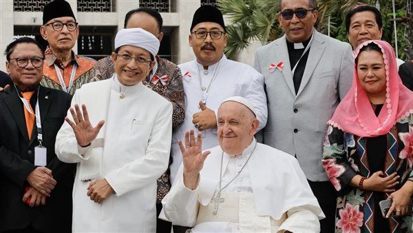بابا الفاتيكان يوقع نداء مشترك مع إمام جاكرتا لمواجهة "استغلال الدين في الصراعات"