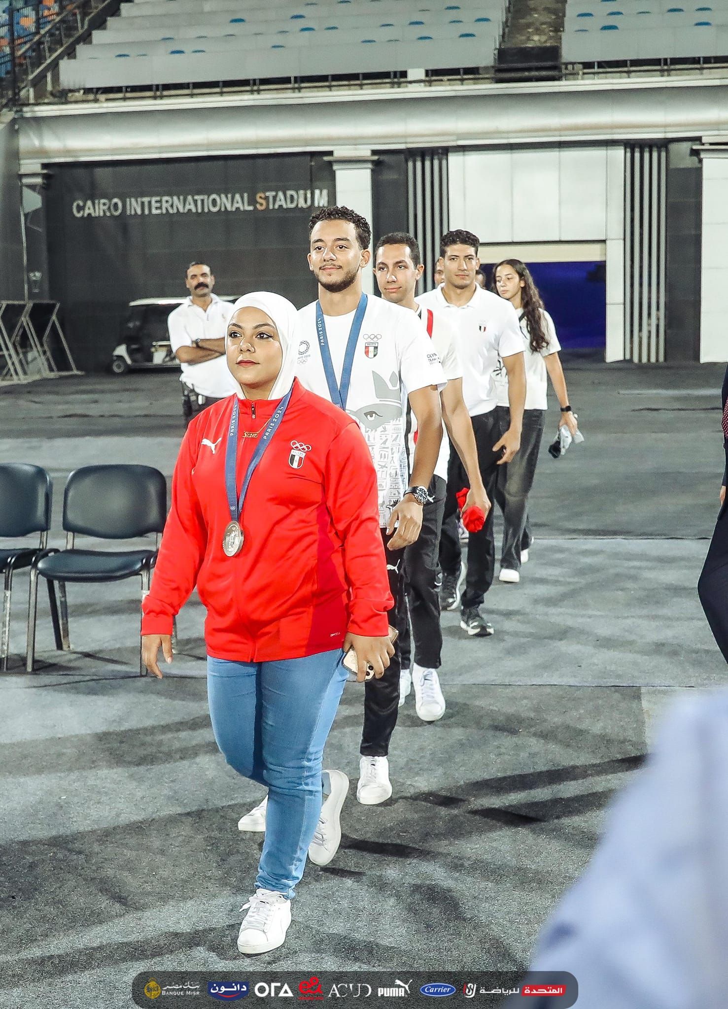 ممر شرفى وتيشيرت ورسائل تحفيزية.. تكريم محمد صلاح لأبطال الأولمبياد مستمر
