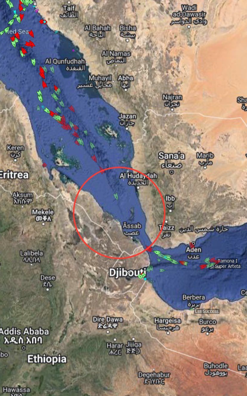 سفن تتلقى إخطارا بتشغل نظام AIS وتحديثات حول موقعها في البحر الأحمر