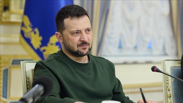 زيلينسكي يطالب حلفاءه تزويده بالسلاح دون تأخير