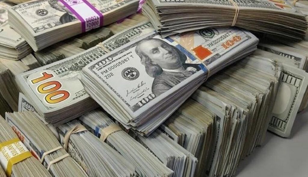 الامارات | امرأة تنتقم من موظفي متجر فاخر بجعلهم يعدّون 84 ألف دولار دون شراء شيء