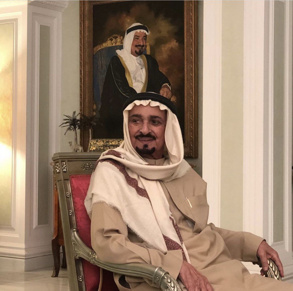 الامارات | أنور قرقاش: أبو عمّار له في قلوبنا كل المحبة والاحترام