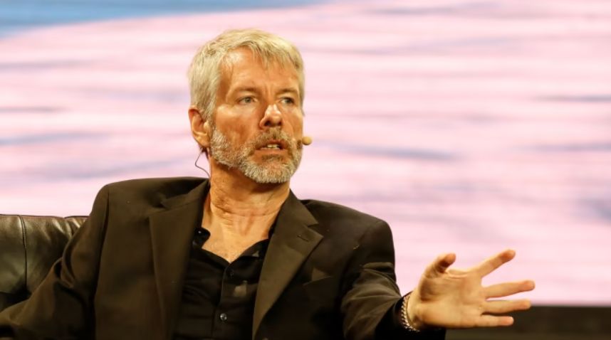 مايكل سايلور يعلق ويحذر تزامنا مع تراجع سعر البيتكوين