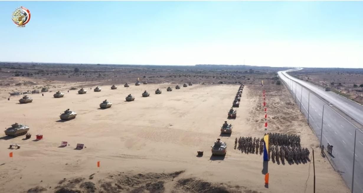 محدث بالفيديو والصور: رئيس أركان الجيش المصري يُجري زيارة مفاجئة للحدود مع قطاع غزة