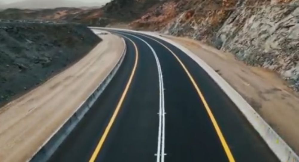 بالفيديو.. الانتهاء من مشروع تطوير طريق "القنفذة-سبت الجارة"