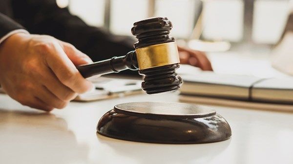 عدم قبول دعوى موظف لرفعها بغير الطريق المحدد قانوناً