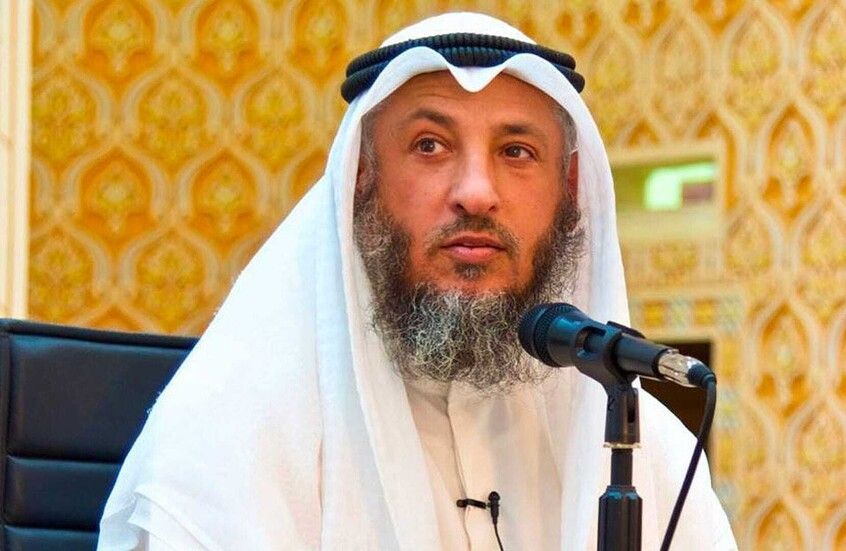 الخليج اليوم .. "لباس النساء والكفار".. داعية كويتي يفتي بتحريم ارتداء الرجال للون الأحمر ويثير جدلا واسعا (فيديو)