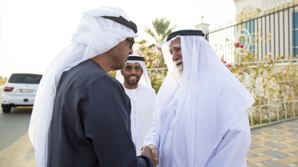 رئيس الدولة يعزي في وفاة والدة خليفة حارب الخييلي في العين