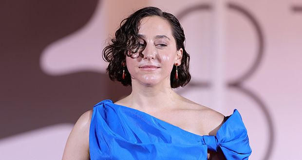 مهرجان البندقية.. مخرجة “أمريكية يهودية” تندد بـ”الإبادة الإسرائيلية في غزة”