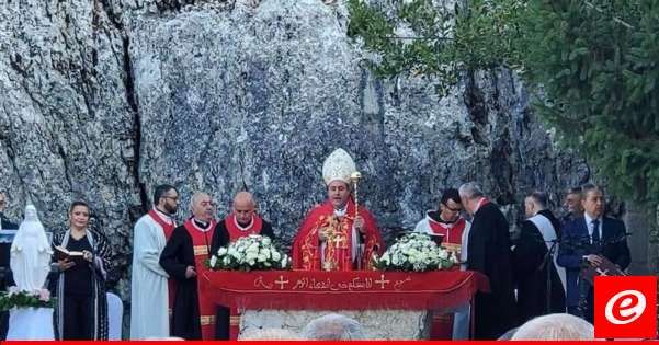 رزق للمسؤولين خلال قداس "يوم شهداء المقاومة اللبنانية": أنتم بحاجة لتتعلّموا التضحية والوطنيّةَ