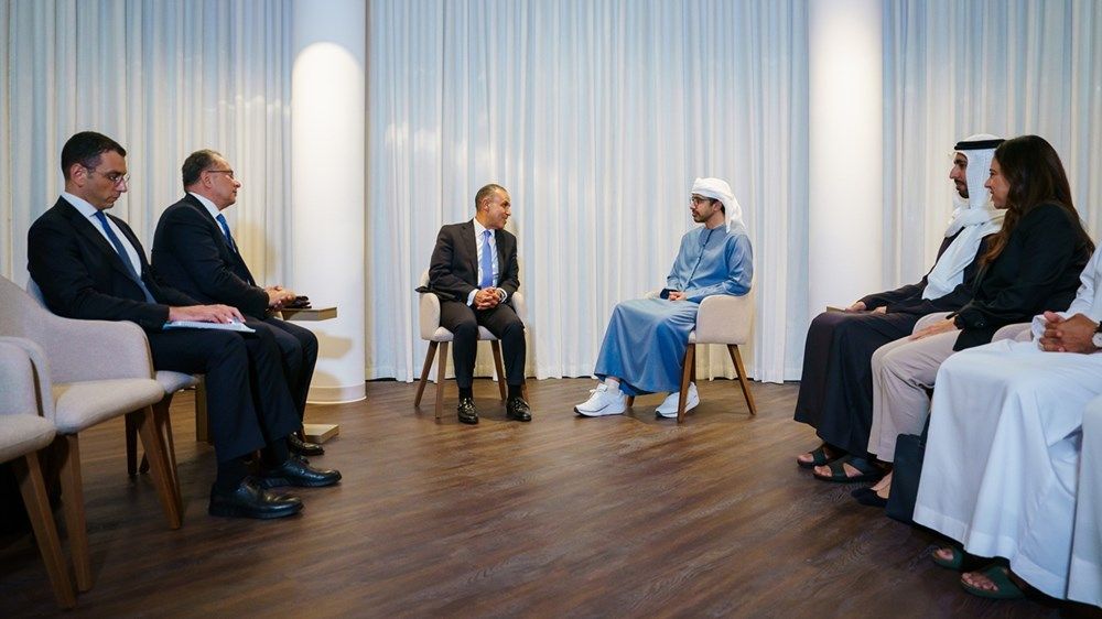 عبدالله بن زايد ووزير الخارجية المصري يبحثان العلاقات الأخوية والتطورات في المنطقة