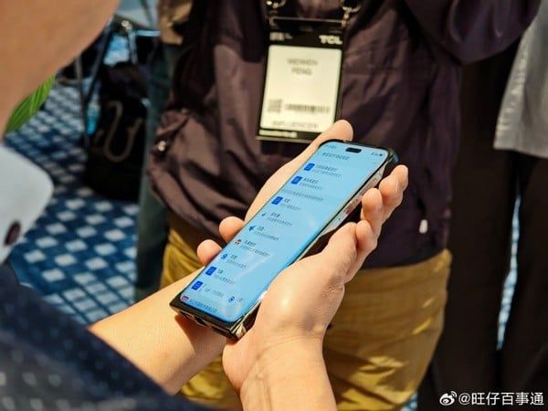 تكنولوجيا: تسريب صورة حقيقية للهاتف الذكي Honor Magic 7 Pro