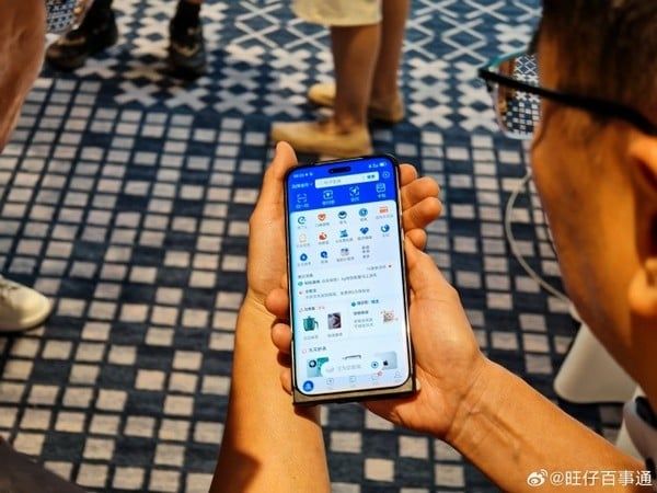 تكنولوجيا: تسريب صورة حقيقية للهاتف الذكي Honor Magic 7 Pro