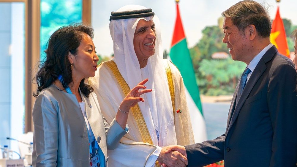 حاكم رأس الخيمة يلتقي نائب رئيس مجلس الدولة الصيني