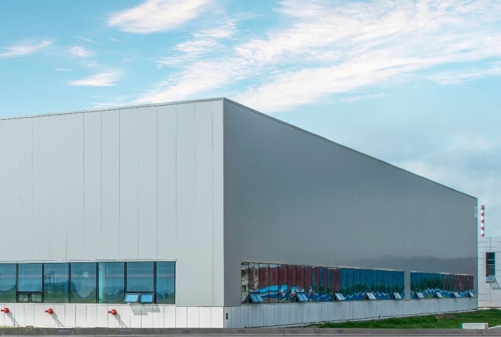 "الصناعة" تنفذ  1064 زيارة ميدانية على المنشآت الصناعية خلال أغسطس