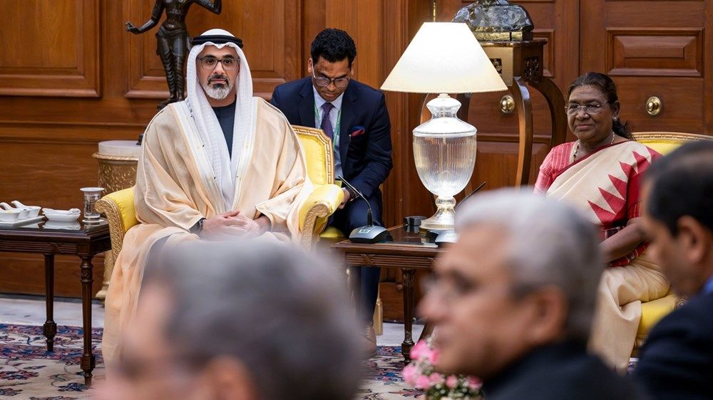ولي عهد أبوظبي يبحث مع رئيسة الهند علاقات الصداقة والتعاون بين البلدين