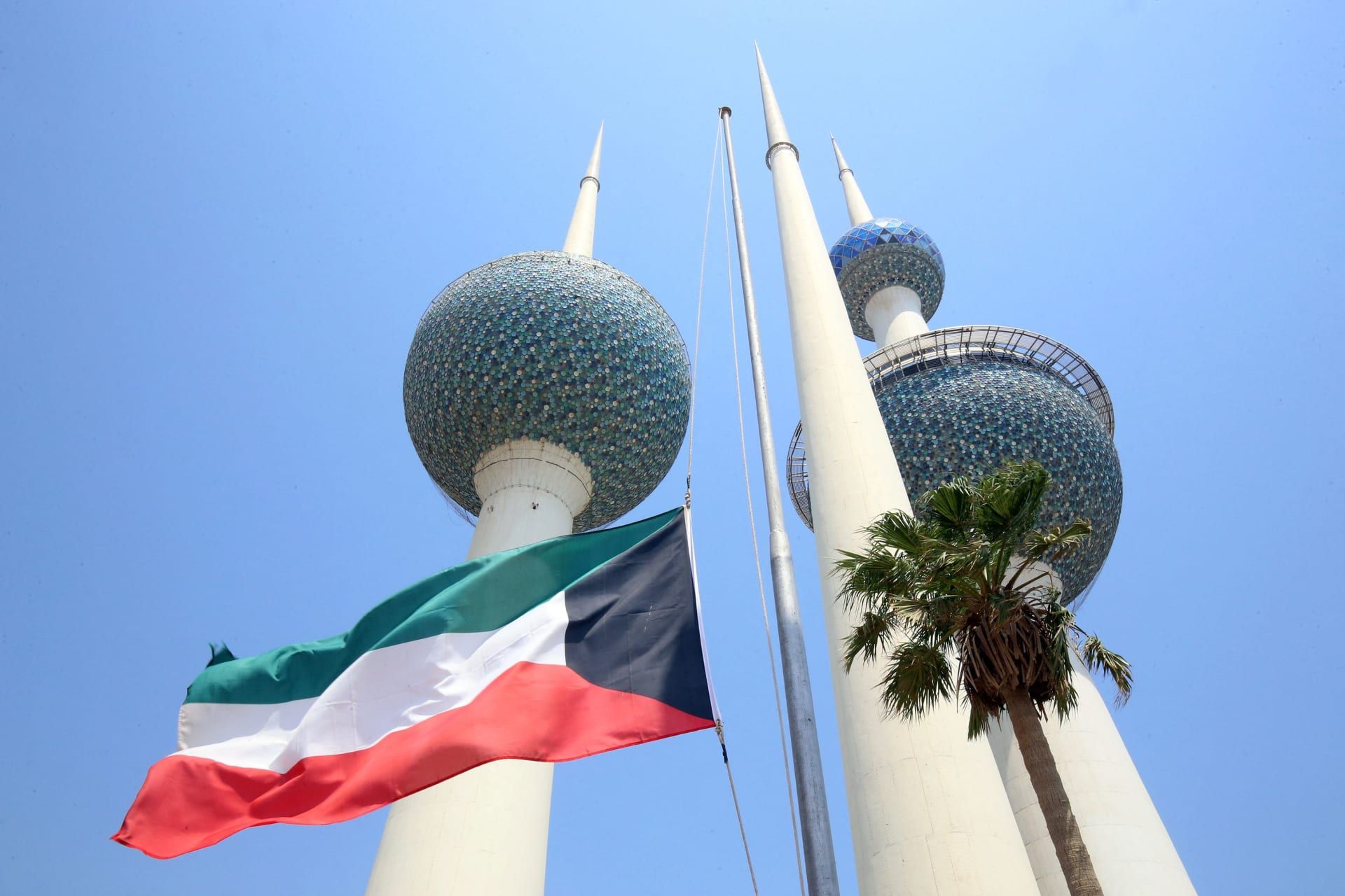 الخليج اليوم .. أمير الكويت يصدر مرسوماً بقبول استقالة نائب رئيس مجلس الوزراء ووزير النفط