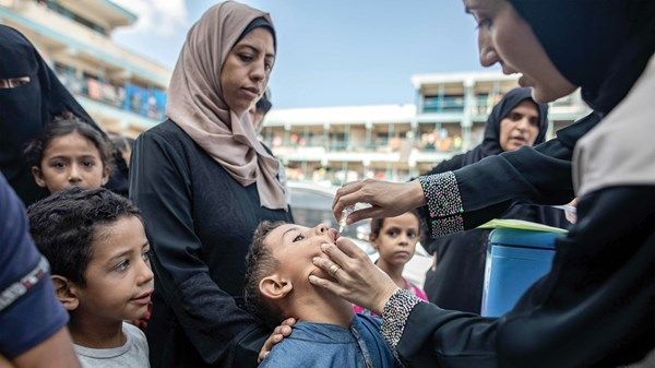 مليون جرعة تطعيم من الإمارات لمواجهة شلل الأطفال في غزة