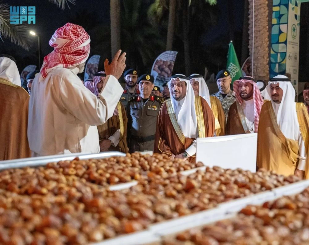 ثمرة "الخلاص" و"الصقعي" تُنافس "السكري"  بموسم عنيزة الدولي للتمور