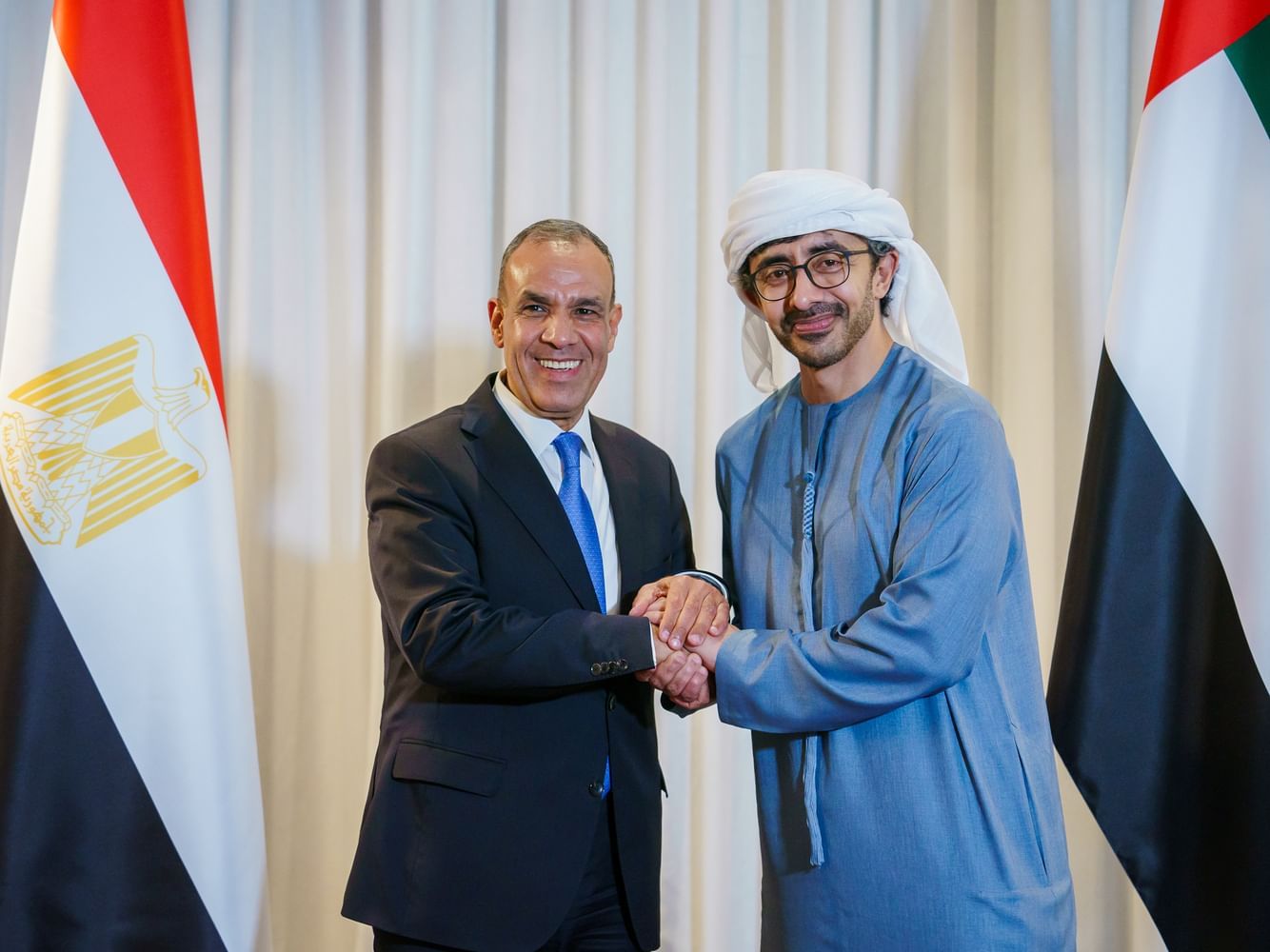 الخليج اليوم .. عبدالله بن زايد: الإمارات تدعم جهود الوساطة لإنهاء الأوضاع المأساوية بغزة