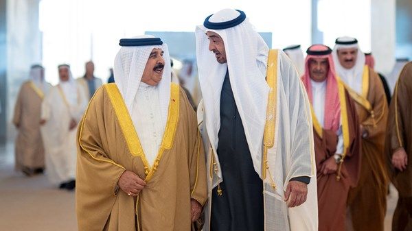 استقبله رئيس الدولة.. ملك البحرين يصل إلى أبوظبي في زيارة خاصة