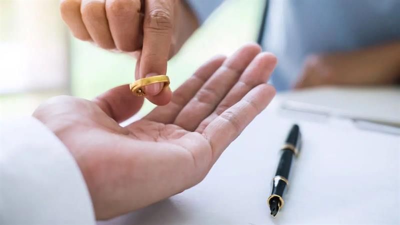الامارات | نقيب المأذونين الشرعيين في مصر: "الحموات هم سبب خراب البيوت"