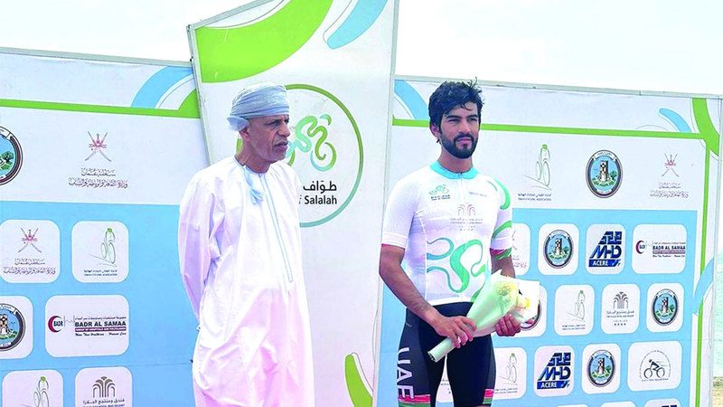 الامارات | دراج المنتخب محمد المطيوعي يفوز بالقميص الأبيض في طواف صلالة