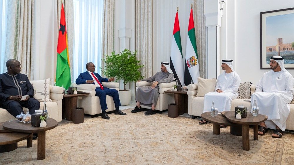 رئيس الدولة ورئيس غينيا بيساو يبحثان علاقات التعاون بين البلدين