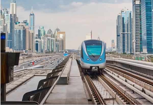 مترو دبي.. نافذة من المستقبل تطل بها دبي على العالم حداثة وتطوراً