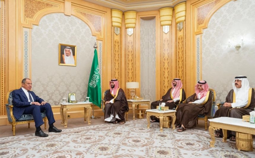 ولي العهد يلتقي وزير الخارجية الروسي