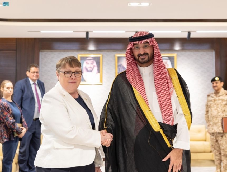 وزير الحرس الوطني يستقبل وزيرة المشتريات الدفاعية والصناعية البريطانية