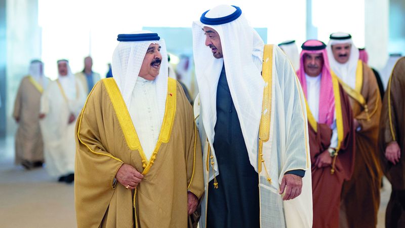 الامارات | استقبله رئيس الدولة.. ملك البحرين  يصل إلى أبوظبي في زيارة خاصة