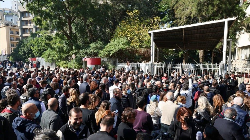 30 عاما من الحكم والنفوذ.. توقيف حاكم مصرف لبنان "درس بليغ" من بيروت الى بغداد