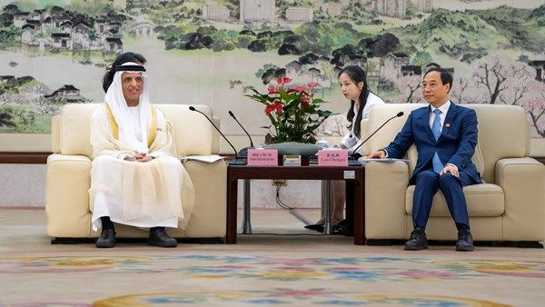 حاكم رأس الخيمة يستقبل عمدة حكومة بلدية دونغقوان في الصين
